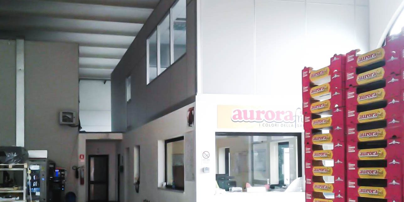 Il soppalco ad uso ufficio realizzato all'interno del capannone del Consorzio Piccoli Frutti