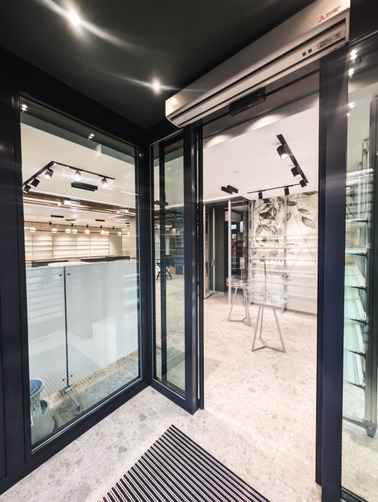 Farmacia Busacchi (BO) - La farmacia ristrutturata